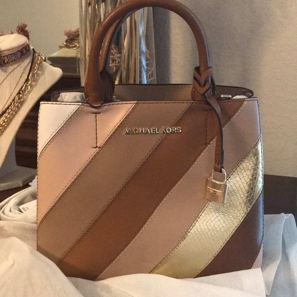 Michael Kors Adele Messenger
NWT